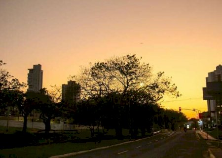 Fim de semana ter&aacute; calor de at&eacute; 42&deg;C, ar seco e ventos fortes em MS