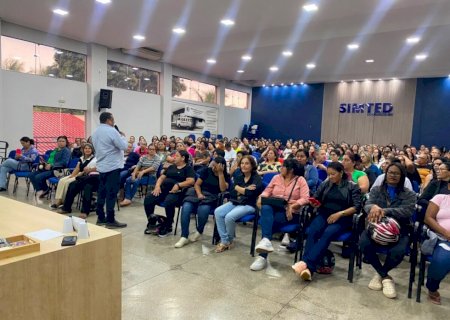 Prefeitura realiza encontro com merendeiras e alinha boas práticas na merenda escolar