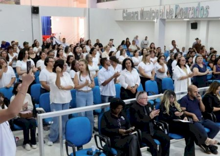 Após efetivar 138 agentes de saúde, Marçal recebe reconhecimento em sessão da Câmara