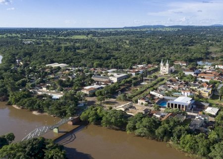 Professor é preso com adolescentes após ser flagrado dirigindo embriagado