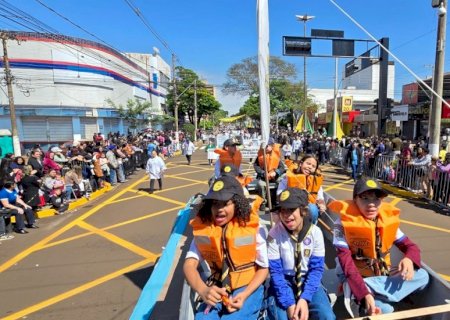 Entidades levam cultura, solidariedade e cidadania ao maior desfile de Dourados
