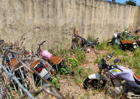 Zé Teixeira cobra reforma estrutural urgente no Detran de Alcinópolis