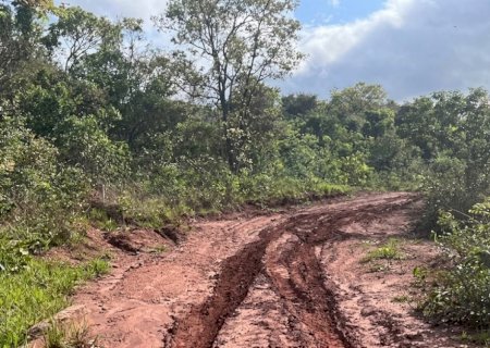 Zé Teixeira cobra recuperação de acesso à escola rural em CG