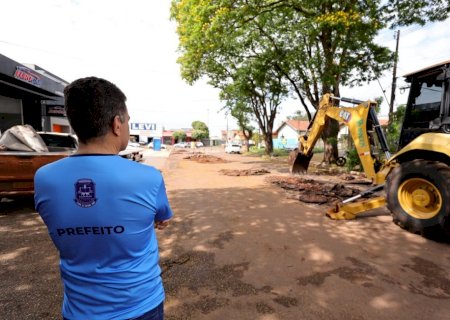 Prefeitura aproveita trégua nas chuvas para acelerar recuperação de ruas de Dourados