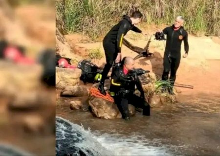 Menina de 12 anos morre após escorregar de pedra e cair em rio em Amambai