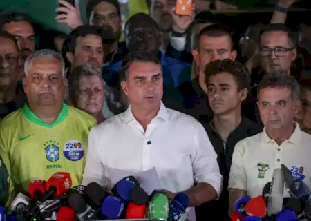 Investigações contra Flávio continuam no STF mesmo após fuga